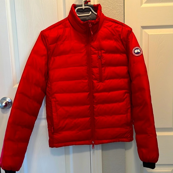 NWT XS men’s (fits like medium in women’s) red Canada Goose Lodge Jacket